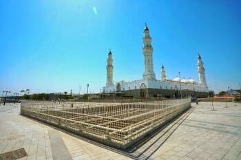 Sejarah Masjid Quba di Madinah, Dibangun Rasulullah hingga Awal Mulanya Sholat Berjamaah