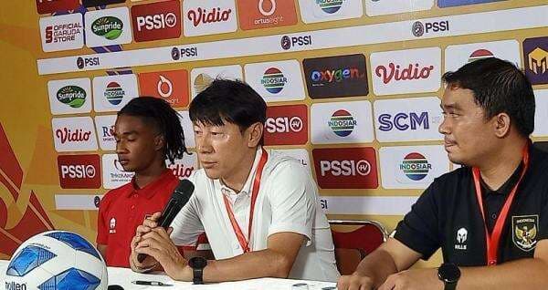 Shin Tae-yong Komentari Kritik Tajam untuk Ronaldo Kwateh, Si Jenius Bilang Begini Shin Tae-yong Komentari Kritik Tajam untuk Ronaldo Kwateh, Si Jenius Bilang Begini