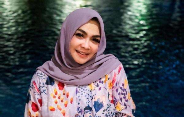 Biodata, Profil dan Kekayaan Rieta Amilia Ibu Nagita Slavina, Mantan Vokalis Band Era 80-an Biodata, Profil dan Kekayaan Rieta Amilia Ibu Nagita Slavina, Mantan Vokalis Band Era 80-an