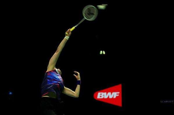 Inilah Servis dengan Pukulan Melambung Tinggi ke Belakang disebut Lob Inilah Servis dengan Pukulan Melambung Tinggi ke Belakang disebut Lob