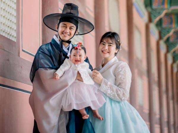 Potret Felicya Angelista dan Caesar Hito Pakai Hanbok Foto Maternity: Berasa Nonton Drakor Potret Felicya Angelista dan Caesar Hito Pakai Hanbok Foto Maternity: Berasa Nonton Drakor