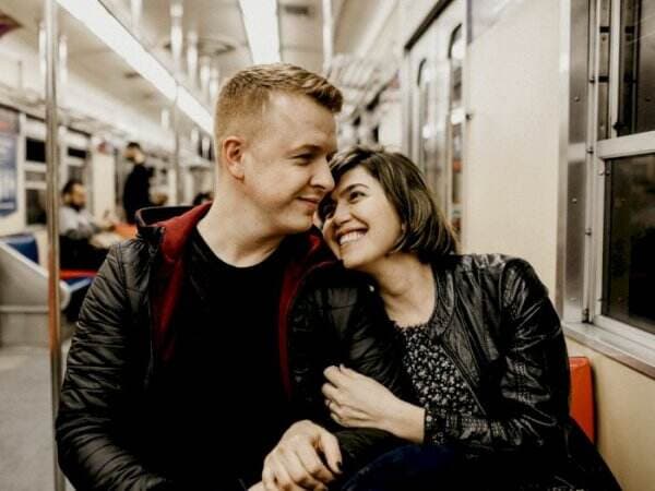 40 Pantun Lucu Bikin Ngakak untuk Menghibur Teman dan Pacar 40 Pantun Lucu Bikin Ngakak untuk Menghibur Teman dan Pacar