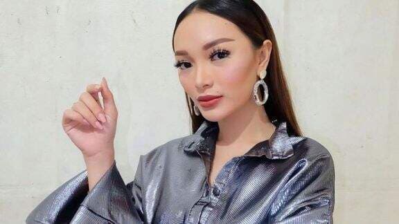 Zaskia Gotik Kentut di Dalam Lift, Ivan Gunawan Misuh-misuh Hirup Semua Aroma: Mana Lift Lagi Kebak! Zaskia Gotik Kentut di Dalam Lift, Ivan Gunawan Misuh-misuh Hirup Semua Aroma: Mana Lift Lagi Kebak!