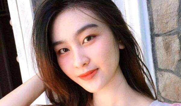 4 Potret Seksi Rosalia Akmareta Karyawati Bank Sultra yang Viral, Bikin Pusing 4 Potret Seksi Rosalia Akmareta Karyawati Bank Sultra yang Viral, Bikin Pusing