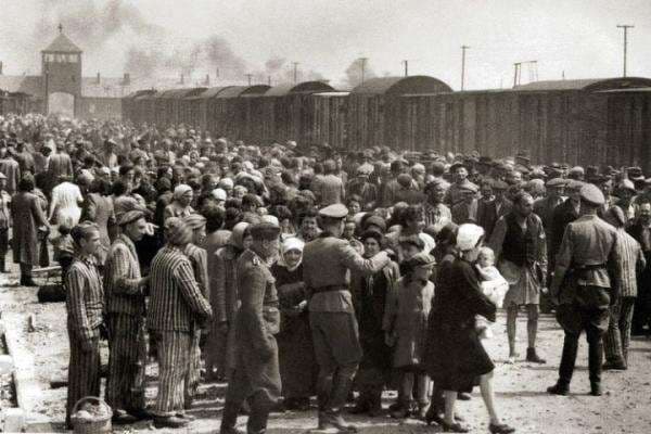 Mengenal Lebih Jauh Tentang Holocaust, Peristiwa Pembantaian Jutaan Yahudi Oleh Hitler Mengenal Lebih Jauh Tentang Holocaust, Peristiwa Pembantaian Jutaan Yahudi Oleh Hitler
