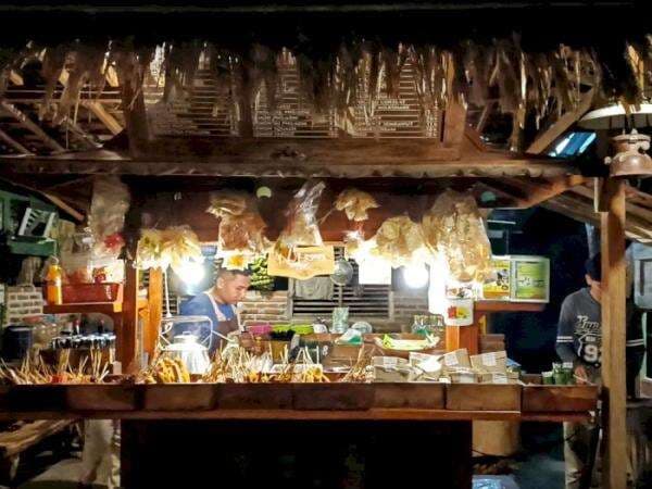 Angkringan Fancy di Tulungagung, Vibe-nya Kayak Kafe Menunya Nasi Bakar! Angkringan Fancy di Tulungagung, Vibe-nya Kayak Kafe Menunya Nasi Bakar!