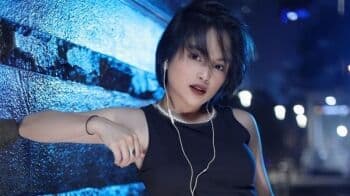 Tampilan Cantik Jeje TikTok Bersanding dengan Fuji, Kompak Gunakan Kaus Hitam Tampilan Cantik Jeje TikTok Bersanding dengan Fuji, Kompak Gunakan Kaus Hitam