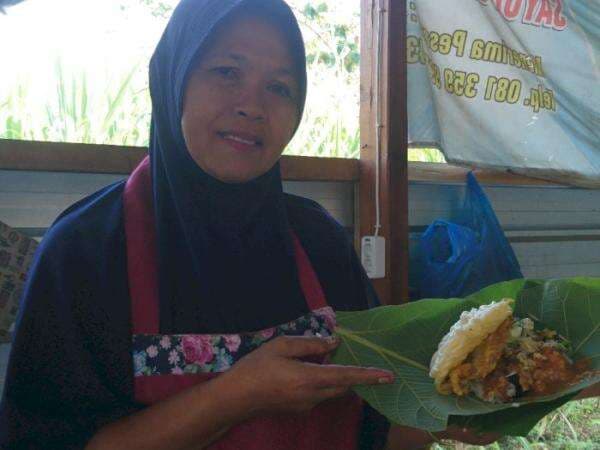 Jualan di Pelosok Kampung, Warung Nasi Pecel Ini Sehari Habiskan 15 Kg Beras: Seenak Apa? Jualan di Pelosok Kampung, Warung Nasi Pecel Ini Sehari Habiskan 15 Kg Beras: Seenak Apa?