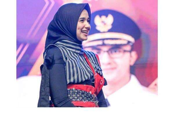 Profil Sonya Fatmala, Istri Bupati yang Tetap Cantik dan Menawan Profil Sonya Fatmala, Istri Bupati yang Tetap Cantik dan Menawan