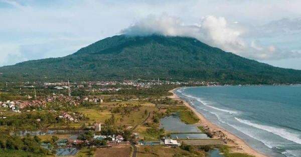Pesona Gunung Rajabasa di Lampung Selatan, Miliki Danau Misterius dengan Air Sangat Jernih Pesona Gunung Rajabasa di Lampung Selatan, Miliki Danau Misterius dengan Air Sangat Jernih
