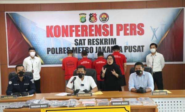 Gasak Rp1 Miliar Rekening Korban, 4 Perampok Beraksi di Menteng Ditangkap Polisi Gasak Rp1 Miliar Rekening Korban, 4 Perampok Beraksi di Menteng Ditangkap Polisi