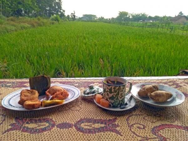 Mirip Kopi Klotok Yogya, Ini Pawon Gebyok Sajikan Menu Ndeso dengan Pemandangan Sawah Mirip Kopi Klotok Yogya, Ini Pawon Gebyok Sajikan Menu Ndeso dengan Pemandangan Sawah