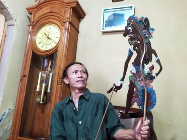 Peduli dengan Wayang Sasak, PDI Perjuangan NTB Berikan Sumbangan