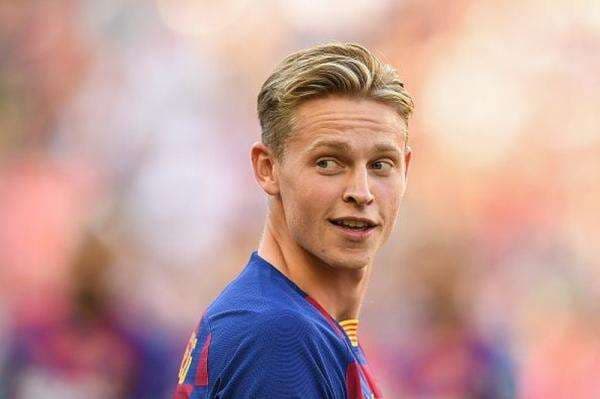 Presiden Barcelona Tak Tutup Kemungkinan Frenkie de Jong Gabung Man United Presiden Barcelona Tak Tutup Kemungkinan Frenkie de Jong Gabung Man United