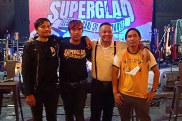 Superglad Resmi Pecat Buluk, Kini Siap Kembali Ramaikan Industri Musik Tanah Air Superglad Resmi Pecat Buluk, Kini Siap Kembali Ramaikan Industri Musik Tanah Air
