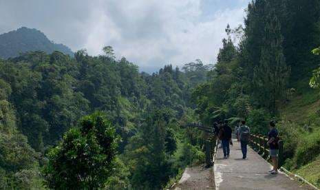 Pesona Alam Plunyon, Lokasi Syuting KKN di Desa Penari Pesona Alam Plunyon, Lokasi Syuting KKN di Desa Penari