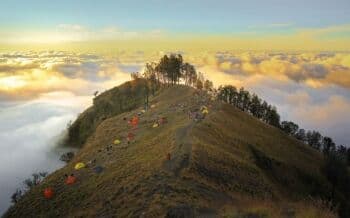 Dianggap Sakral, Ini 10 Fakta Menarik Gunung Rinjani yang Wajib Traveler Tahu! Dianggap Sakral, Ini 10 Fakta Menarik Gunung Rinjani yang Wajib Traveler Tahu!