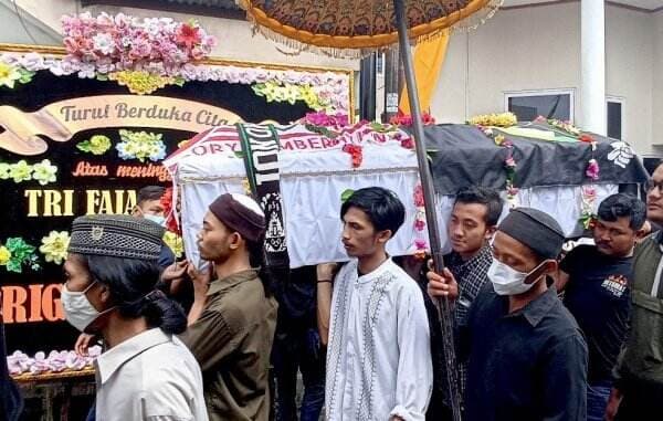 Tri Fajar Firmansyah, Korban Ricuh Suporter di Jogja Meninggal Dunia Tri Fajar Firmansyah, Korban Ricuh Suporter di Jogja Meninggal Dunia