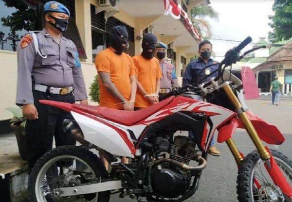 Ini Tampang 2 Tersangka Pengeroyok Fans PSS Sleman Tri Fajar Firmansyah Ini Tampang 2 Tersangka Pengeroyok Fans PSS Sleman Tri Fajar Firmansyah