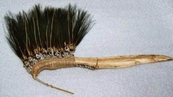 Senjata Tradisional Papua Paling Mematikan, Belati dari Tulang Kasuari hingga Busur Panah Senjata Tradisional Papua Paling Mematikan, Belati dari Tulang Kasuari hingga Busur Panah