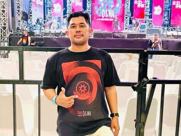 Perjuangan Deni Nonton Konser Dewa 19 di Banjarmasin: Nekat Terobos Hujan, Motor Mogok & Nyaris Kehilangan Tiket Perjuangan Deni Nonton Konser Dewa 19 di Banjarmasin: Nekat Terobos Hujan, Motor Mogok & Nyaris Kehilangan Tiket