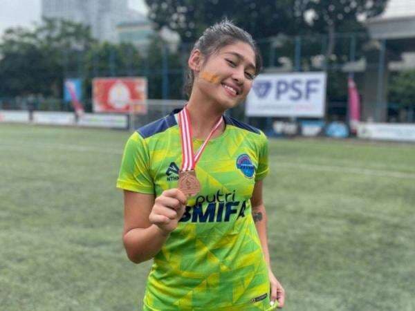 Pamer Skill Mainin Bola, Pesepakbola Putri Indonesia Ini Bikin Netizen Minder Pamer Skill Mainin Bola, Pesepakbola Putri Indonesia Ini Bikin Netizen Minder