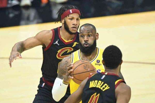 9 Teknik Passing dalam Permainan Bola Basket 9 Teknik Passing dalam Permainan Bola Basket