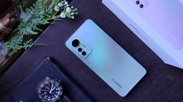 Review Xiaomi 12 Lite 5G: Layar Mewah, Desain Lebih Stylish