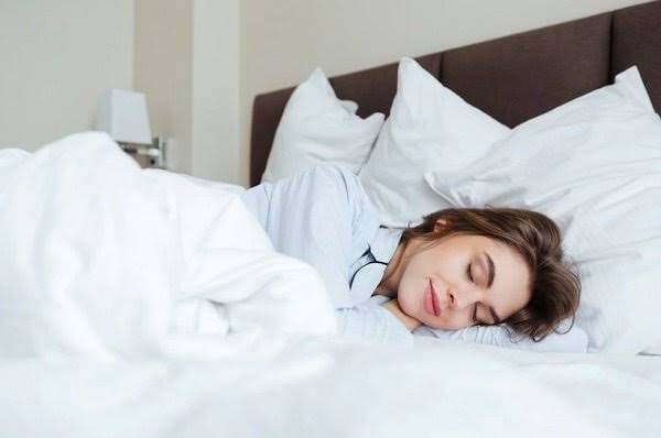 10 Kalimat Positif Sebelum Tidur untuk Self-Love, Jaga Kesehatan Mental dari Tekanan Sosial 10 Kalimat Positif Sebelum Tidur untuk Self-Love, Jaga Kesehatan Mental dari Tekanan Sosial