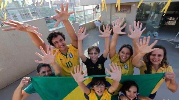 Keluarga Unik, Masing-masing Anggotanya Punya 6 Jari Keluarga Unik, Masing-masing Anggotanya Punya 6 Jari