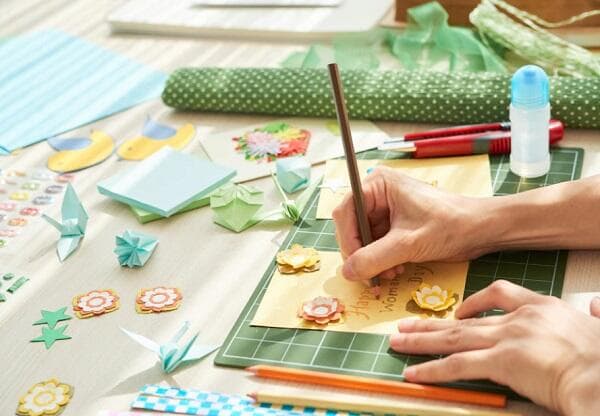 Deretan Contoh Kerajinan Berbasis Media Campuran, Mana yang Pernah Kamu Buat? Deretan Contoh Kerajinan Berbasis Media Campuran, Mana yang Pernah Kamu Buat?