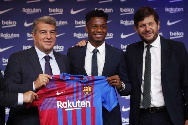 Mengenal Director 0f Football dalam Sepak Bola: Peran dan Fungsinya Mengenal Director 0f Football dalam Sepak Bola: Peran dan Fungsinya