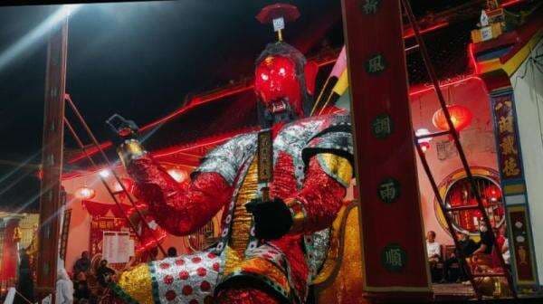 Masyarakat China Gelar Tradisi Sembahyang Rebut, Berharap Perlindungan dan Hidup Damai Masyarakat China Gelar Tradisi Sembahyang Rebut, Berharap Perlindungan dan Hidup Damai