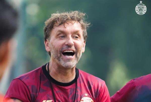 Dibandingkan Man United, Thomas Doll Sebut Pertahanan Persija Masih Lebih Baik Dibandingkan Man United, Thomas Doll Sebut Pertahanan Persija Masih Lebih Baik