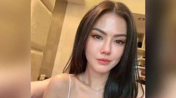 Nita Gunawan Pose Angkat Bra Bikin Netizen Salfok, Kenceng Bener