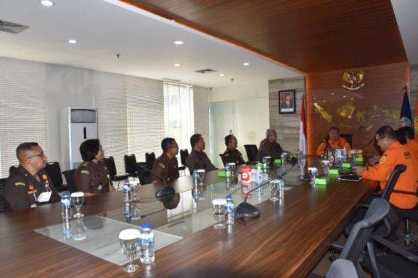 Perkenalkan Tugas Penanganan Korupsi Bagi Anggota TNI, Jampidmil dan Jaksa Kejati DKI Lakukan Kunker ke Basarnas Perkenalkan Tugas Penanganan Korupsi Bagi Anggota TNI, Jampidmil dan Jaksa Kejati DKI Lakukan Kunker ke Basarnas