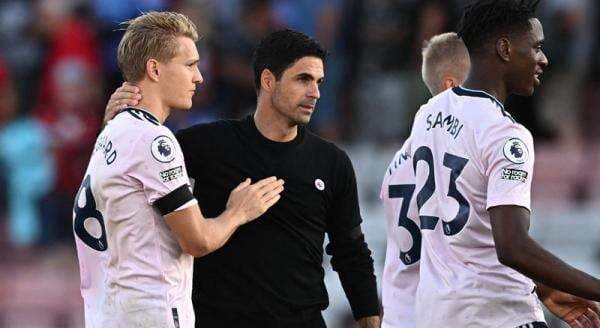 Mikel Arteta Persembahkan Kemenangan Arsenal atas Bournemouth untuk Mendiang Penjaga Lapangan Mikel Arteta Persembahkan Kemenangan Arsenal atas Bournemouth untuk Mendiang Penjaga Lapangan