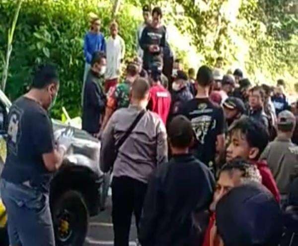 Polisi Garut Selidiki Mayat Diduga Korban Pembunuhan di Cisewu Polisi Garut Selidiki Mayat Diduga Korban Pembunuhan di Cisewu