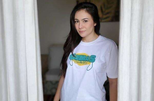 5 Artis Indonesia yang Dijuluki Hot Mama, Nomor 3 Punya Pacar Brondong 5 Artis Indonesia yang Dijuluki Hot Mama, Nomor 3 Punya Pacar Brondong