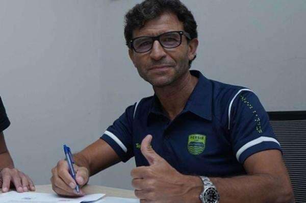 Janji Luis Milla Ubah Gaya Persib Lebih Efisien dan Disukai Bobotoh Janji Luis Milla Ubah Gaya Persib Lebih Efisien dan Disukai Bobotoh