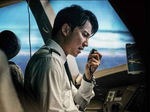 Review Film: Emergency Declaration, Misi Penyelamatan Pesawat yang Penuh Drama dan Air Mata