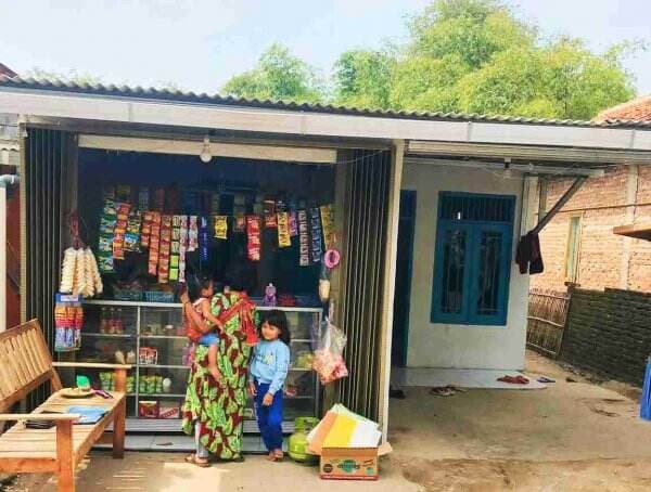 Kisah Pedagang Gorengan, Dapat Bantuan Renovasi Rumah dan Dirikan Warung Sembako