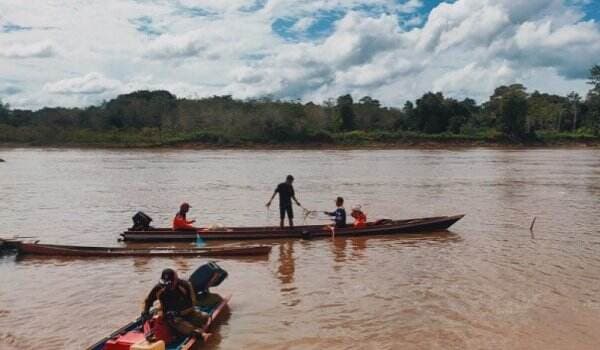 Cerita Rakyat Penunggu Sungai Kapuas di Kalimantan, Kisah Naga dan Buaya