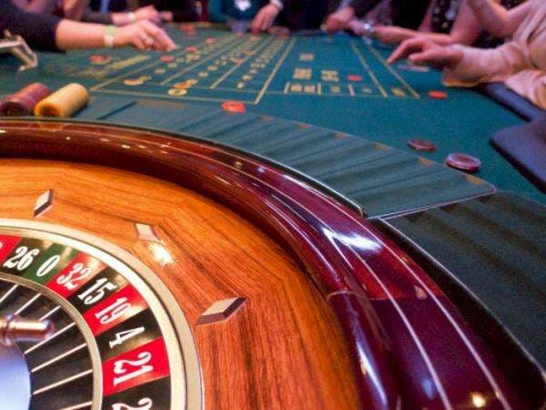 5 Film Soal Judi yang Bisa Ditonton di Netflix, Ada yang Mirip Konsorsium 303 Gak Yah? 5 Film Soal Judi yang Bisa Ditonton di Netflix, Ada yang Mirip Konsorsium 303 Gak Yah?