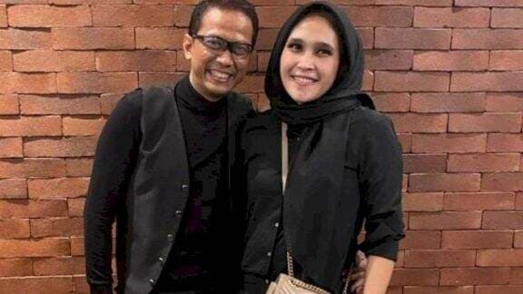 Sambil Senyum-Senyum Malu, Doddy Soedrajat Kenalkan Kekasih Baru: Kalo Jodoh Emang Mirip Sambil Senyum-Senyum Malu, Doddy Soedrajat Kenalkan Kekasih Baru: Kalo Jodoh Emang Mirip