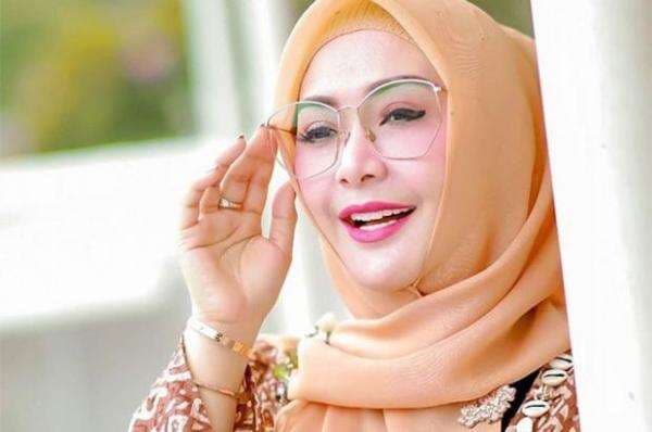 Pernah Perankan Pocong, Eddies Adelia Puji Akting Acha Septriasa di Film Mumun Pernah Perankan Pocong, Eddies Adelia Puji Akting Acha Septriasa di Film Mumun