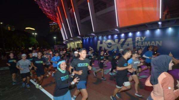 Sederet Komunitas Lari dan Penggiat Olahraga Merayakan Kampanye `Fly Human Fly` di GBK Sederet Komunitas Lari dan Penggiat Olahraga Merayakan Kampanye `Fly Human Fly` di GBK