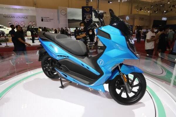 Sepeda Motor Listrik ALVA One Sabet penghargaan Motor Favorit di GIIAS