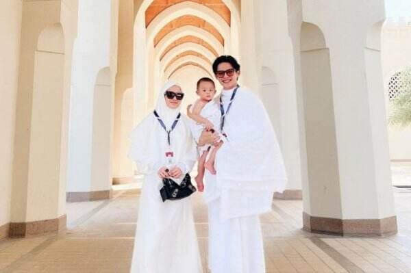 Rey Mbayang dan Dinda Hauw Umrah Bareng Buah Hati, Warganet: Masya Allah Anak Saleh