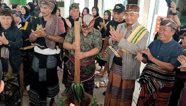 Melihat Parade Rujak Ragi Bleq, Simbol Gotong-Royong Warga Desa Lombok Timur